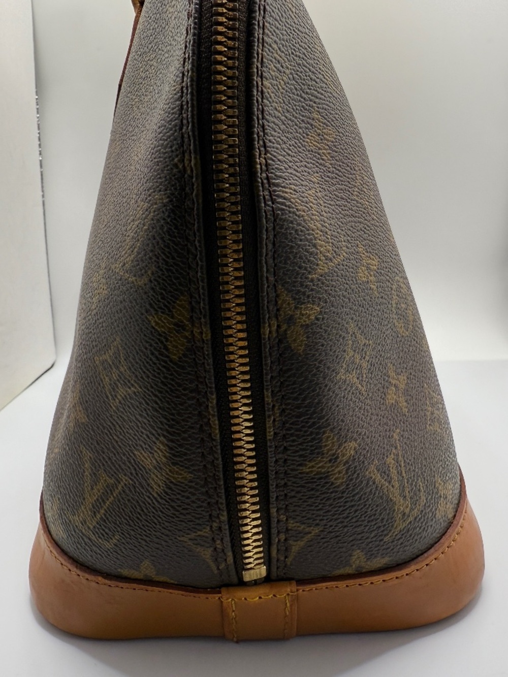 HERMOSA LOUIS VUITTON ALMA BAG! - Picture 5 of 17
